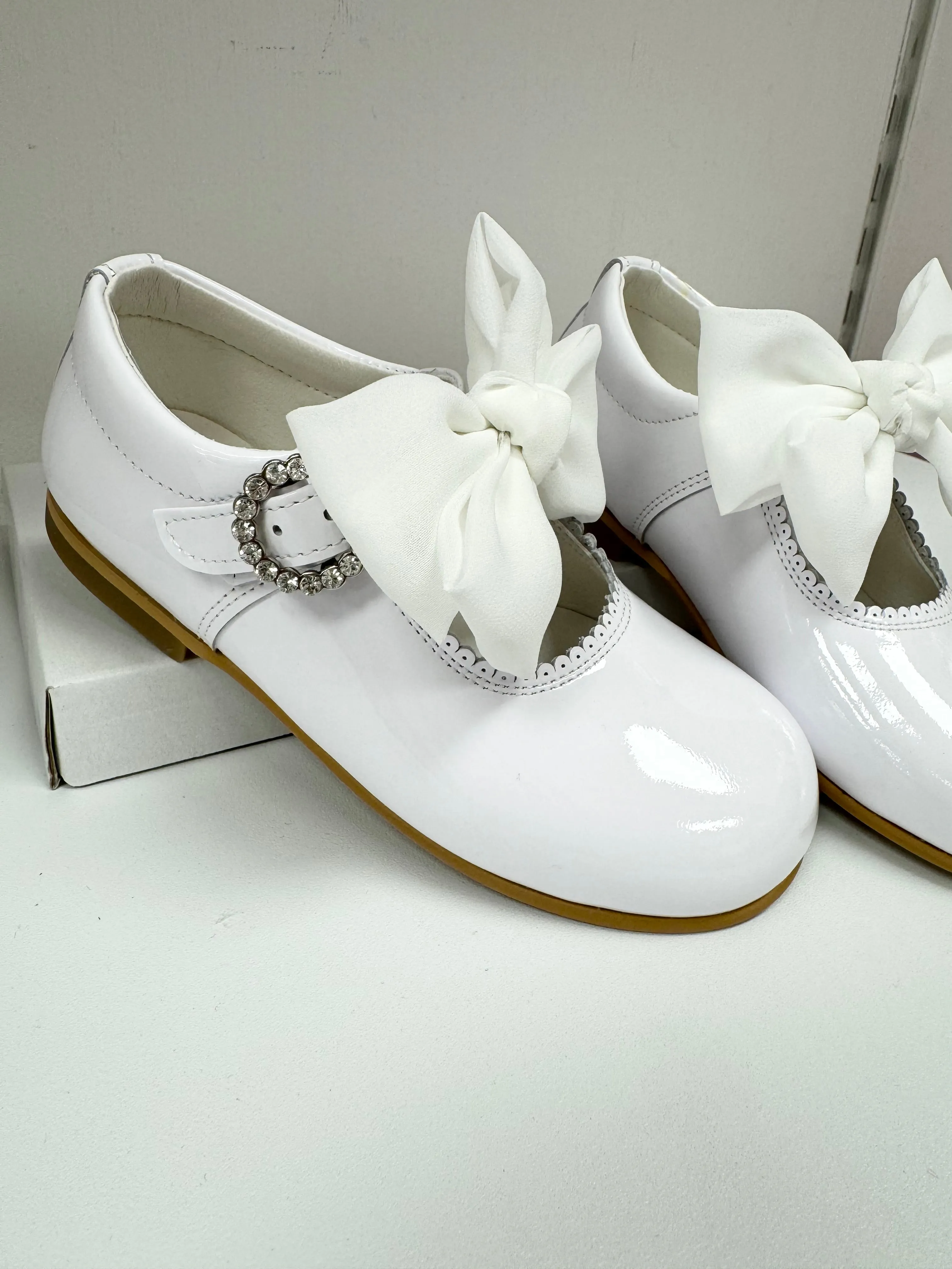 6270-1 White Shoe with Diamante Buckle