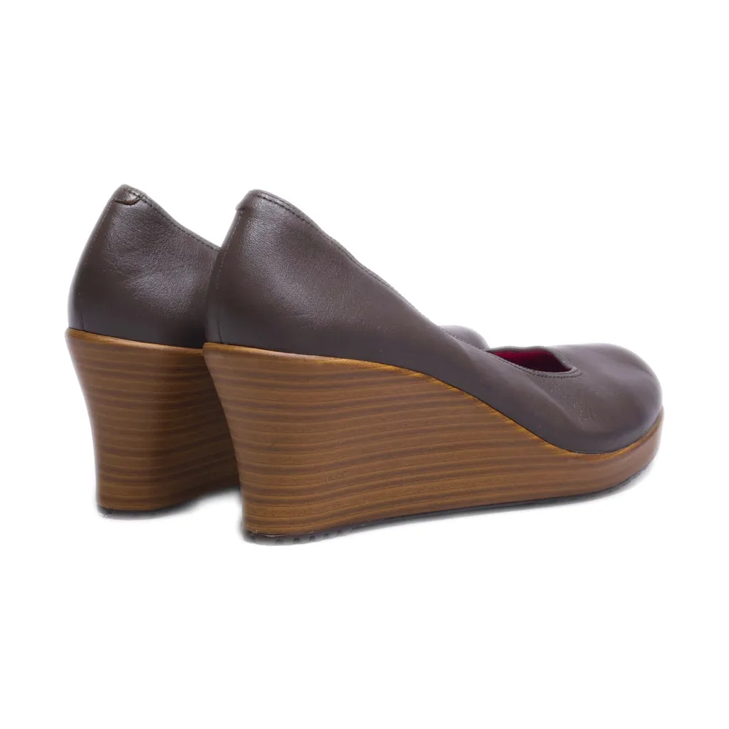 Crocs A-Leigh Closed Toe Wedge Shoes Leather Brown Colour For Women