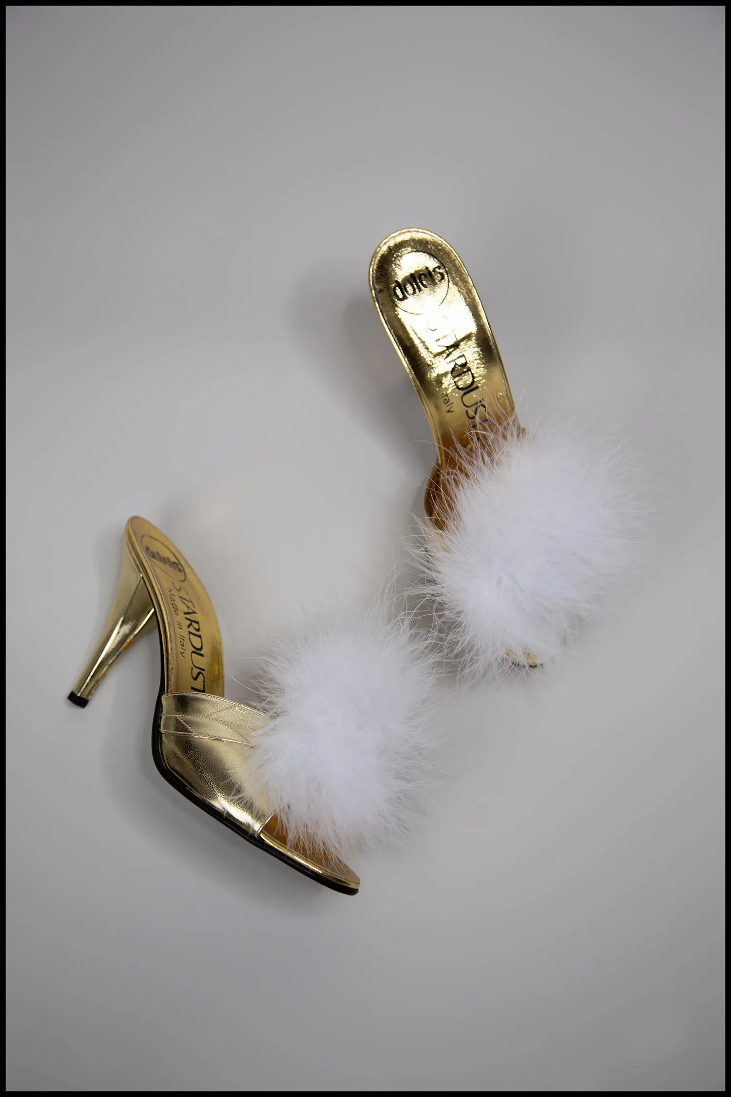 Fluffies - White Feather Pompom Shoe Clips