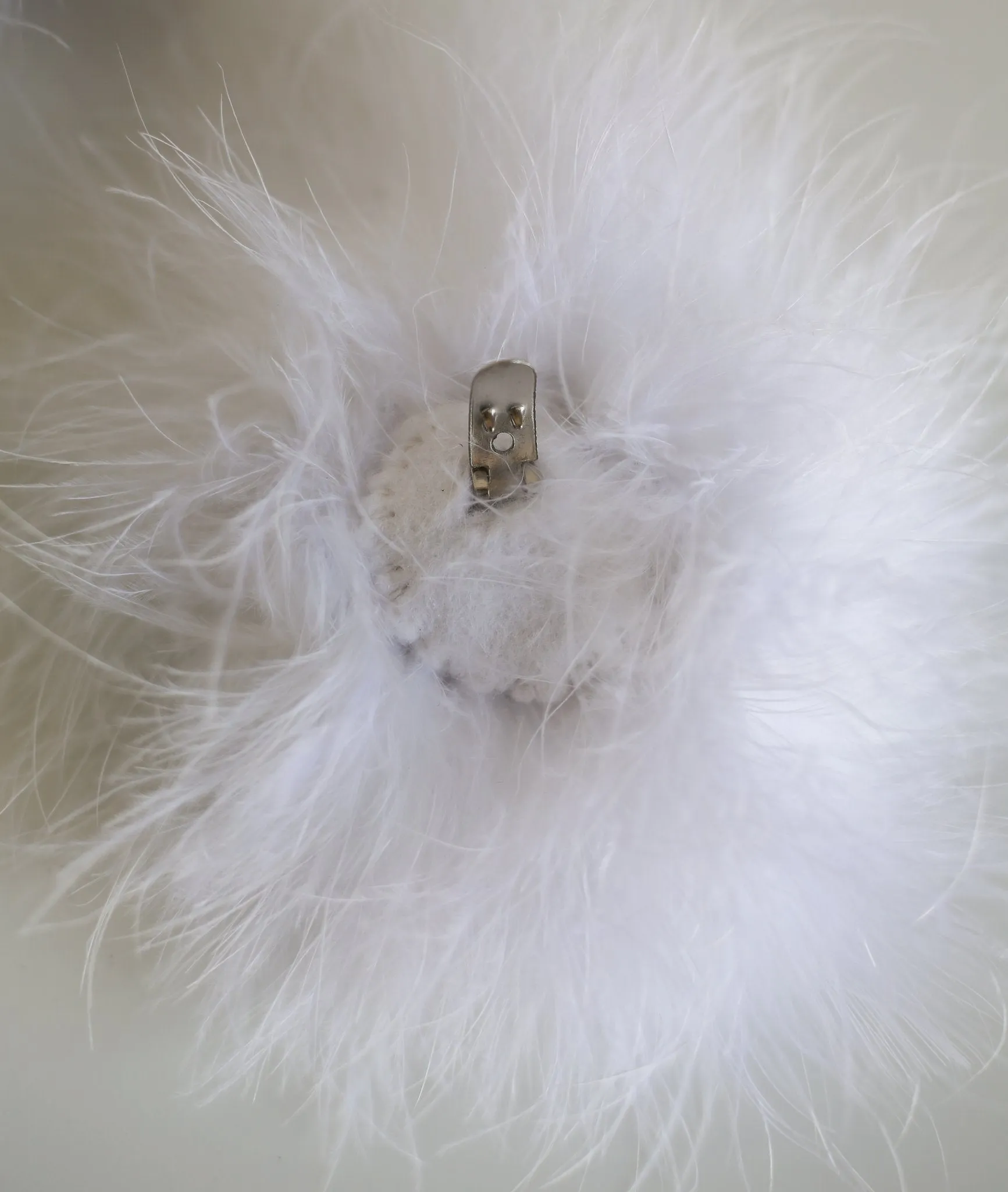 Fluffies - White Feather Pompom Shoe Clips