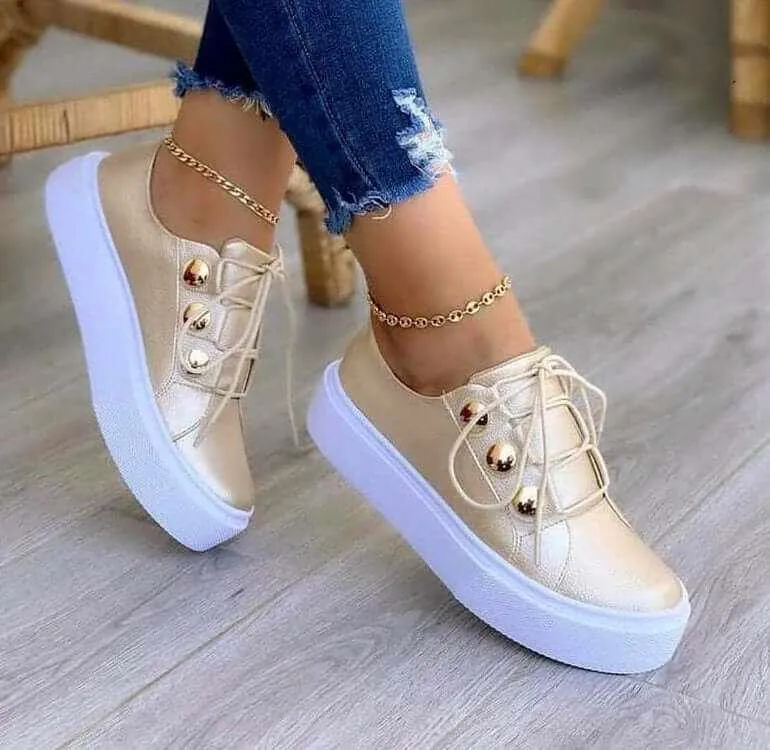 Glow Chic's Casual Lace-up Flat Sneakers