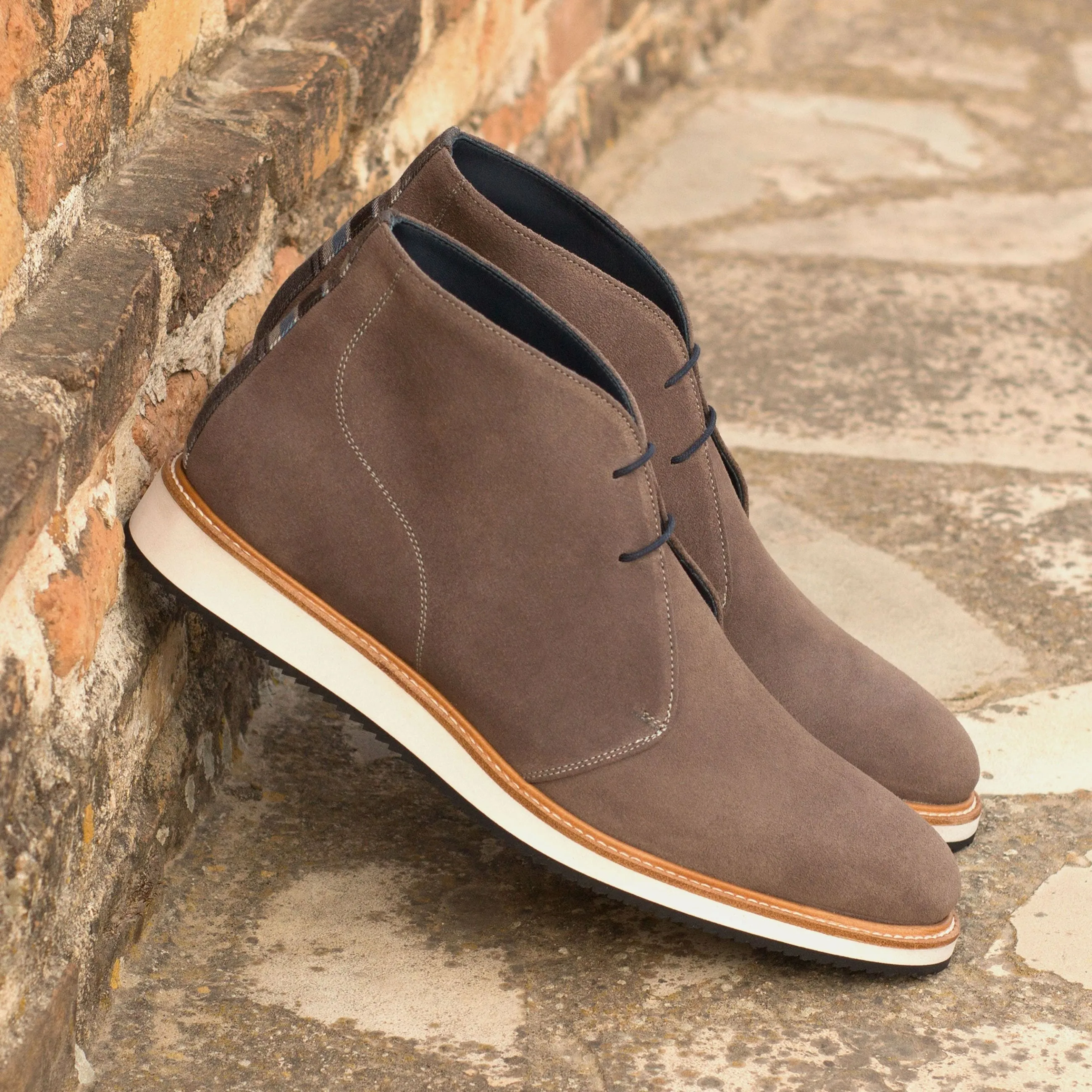 T42 Chukka boots