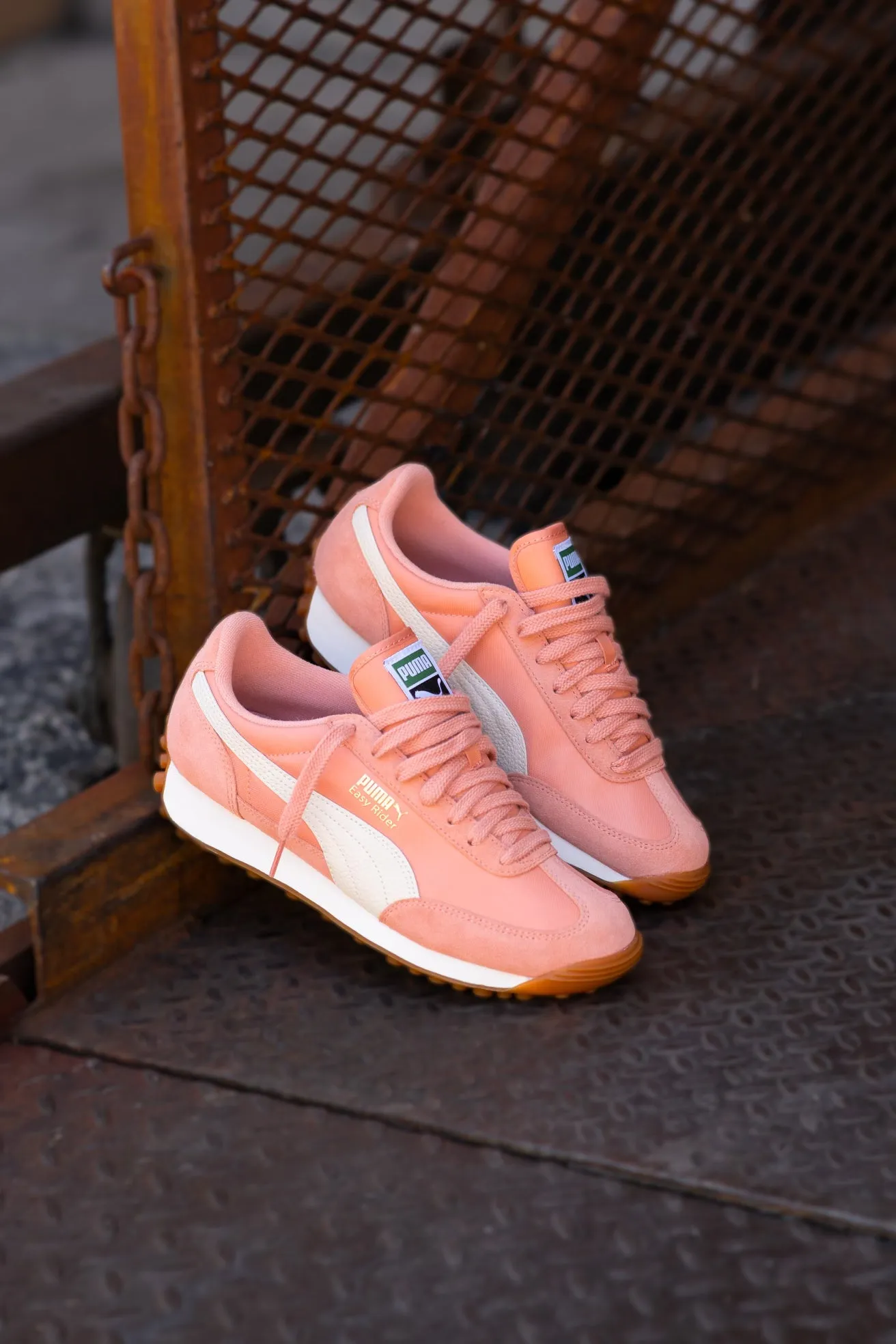 Womens Puma Easy Rider Vintage (Deeva Peach/Alpinesnow/Puma Gold)